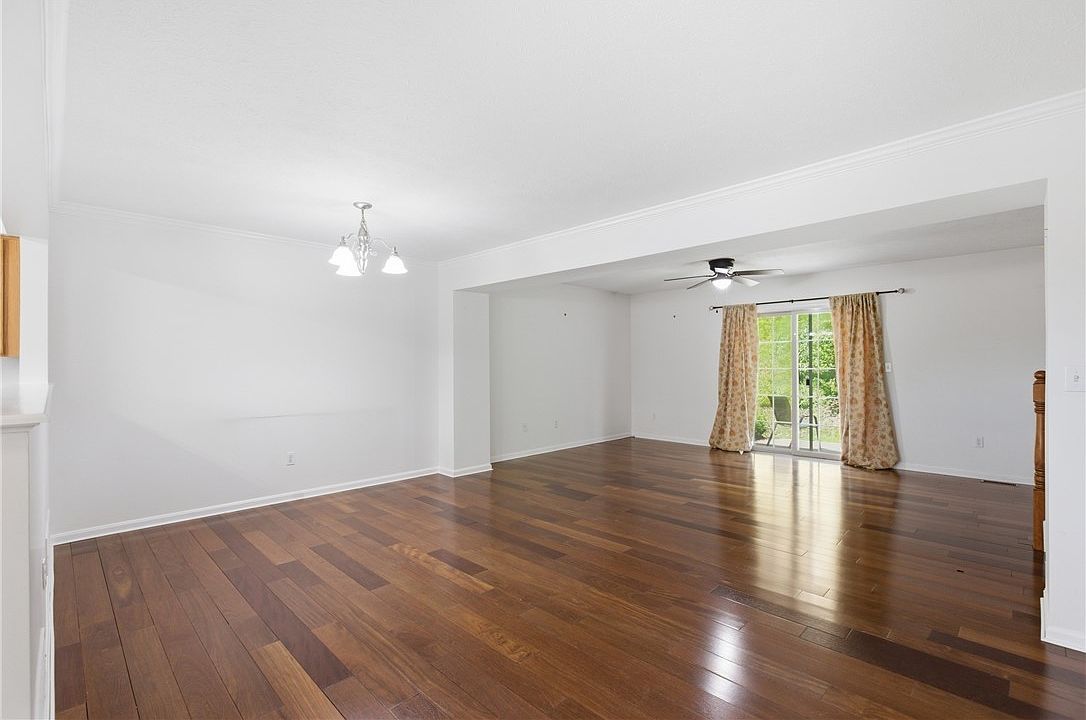 402 Berrington Ct Bethel Park, PA 15102 - Thumbnail 5