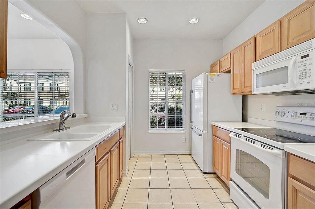 233 Cape Harbour Loop UNIT 107 Bradenton, FL 34212 - Thumbnail 5