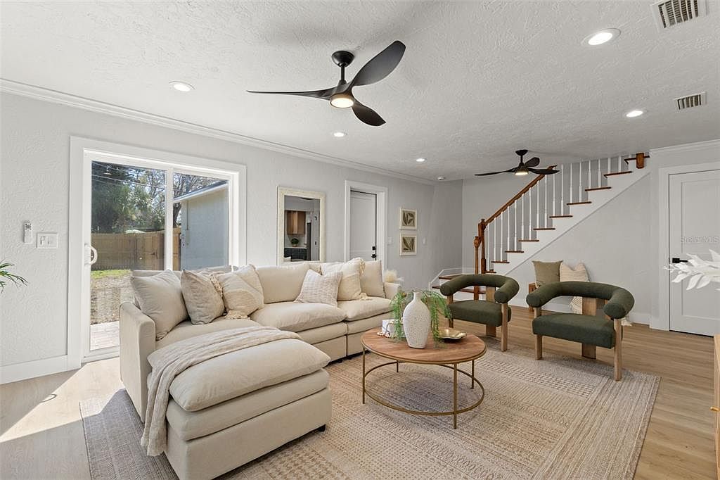 646 36th Ave N Saint Petersburg, FL 33704 - Thumbnail 5