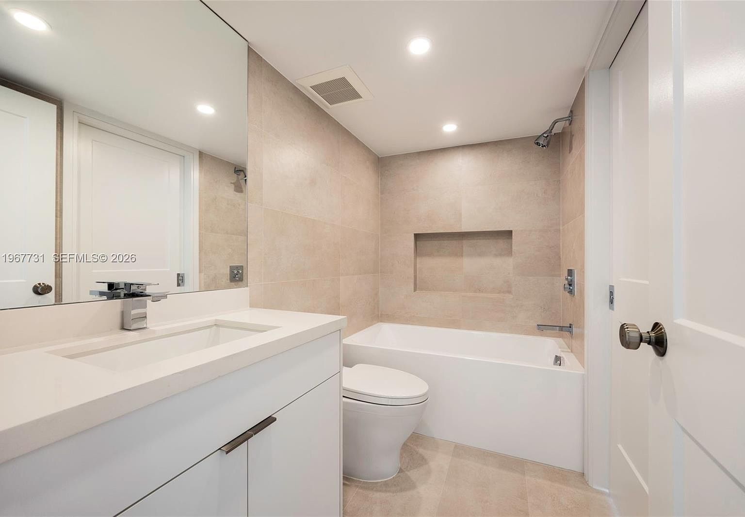 7601 E Treasure Dr APT 2319 North Bay Village, FL 33141 - Thumbnail 5