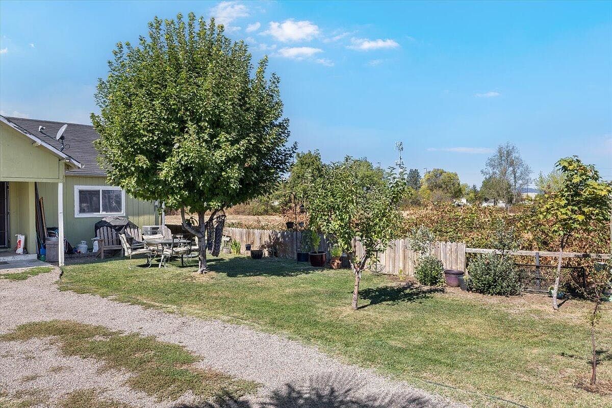 1129 Pinecroft Ave Medford, OR 97501 - Thumbnail 5