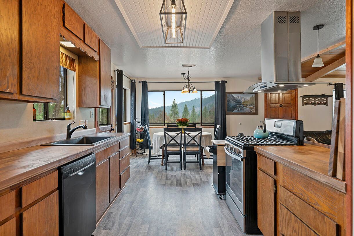 4866 Galice Rd Merlin, OR 97532 - Thumbnail 5