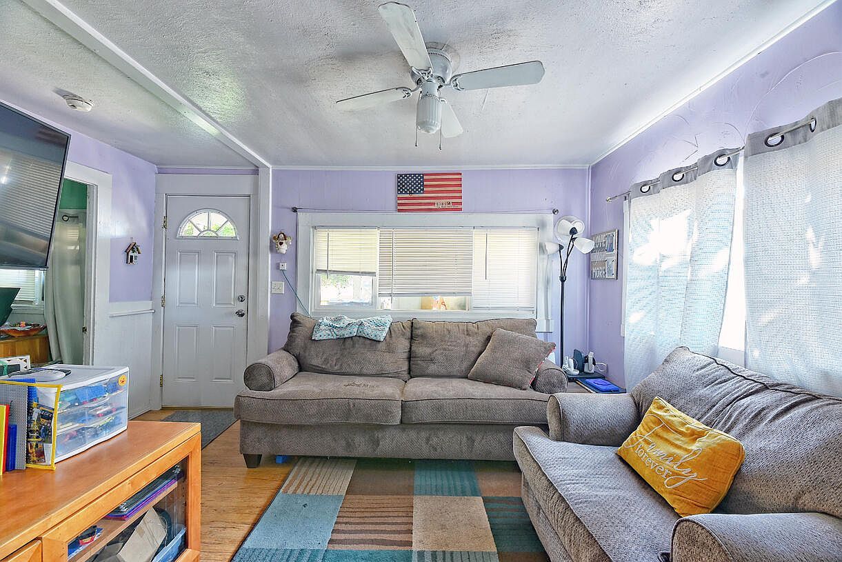 575 SW G St Grants Pass, OR 97526 - Thumbnail 5