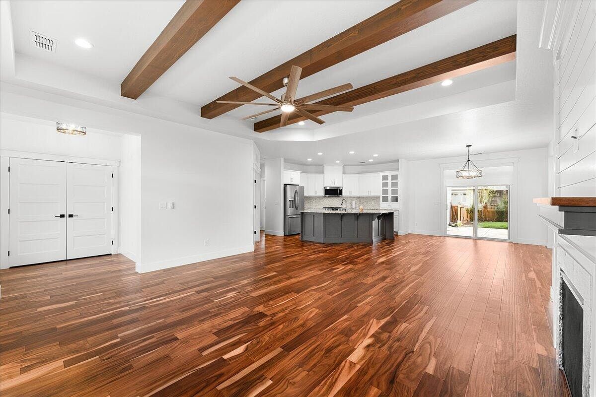 409 Castle Rock Dr Central Point, OR 97502 - Thumbnail 5