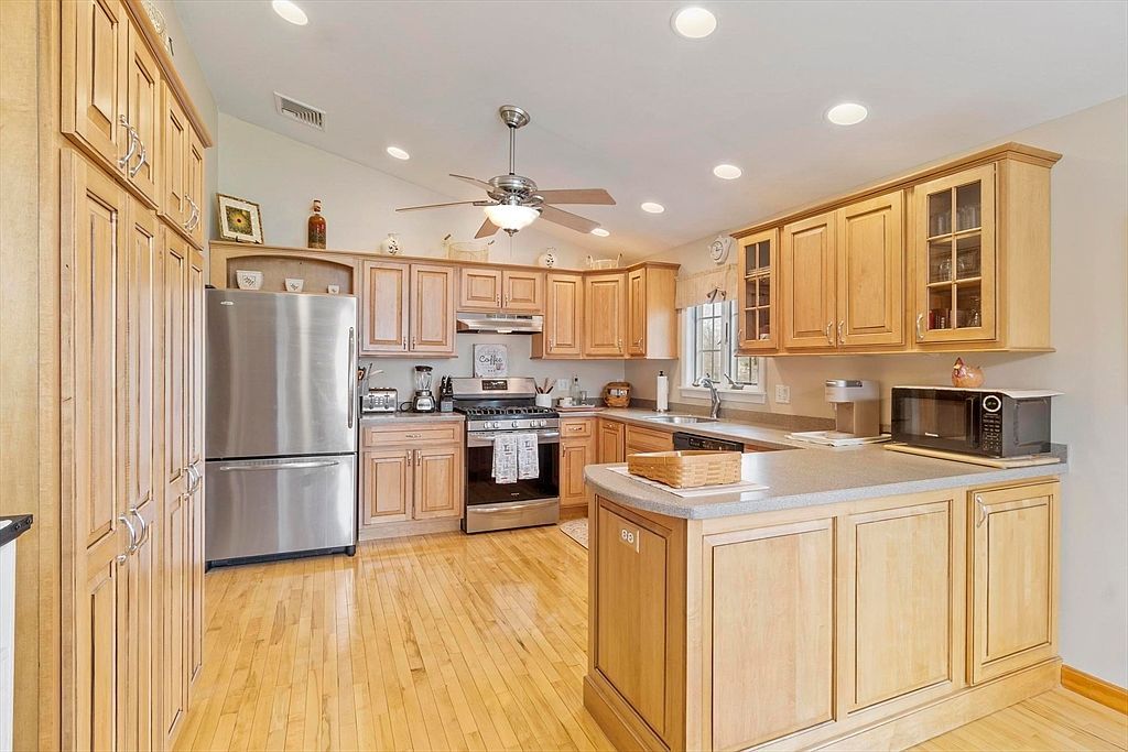 20 Hood Rd Tewksbury, MA 01876 - Thumbnail 5