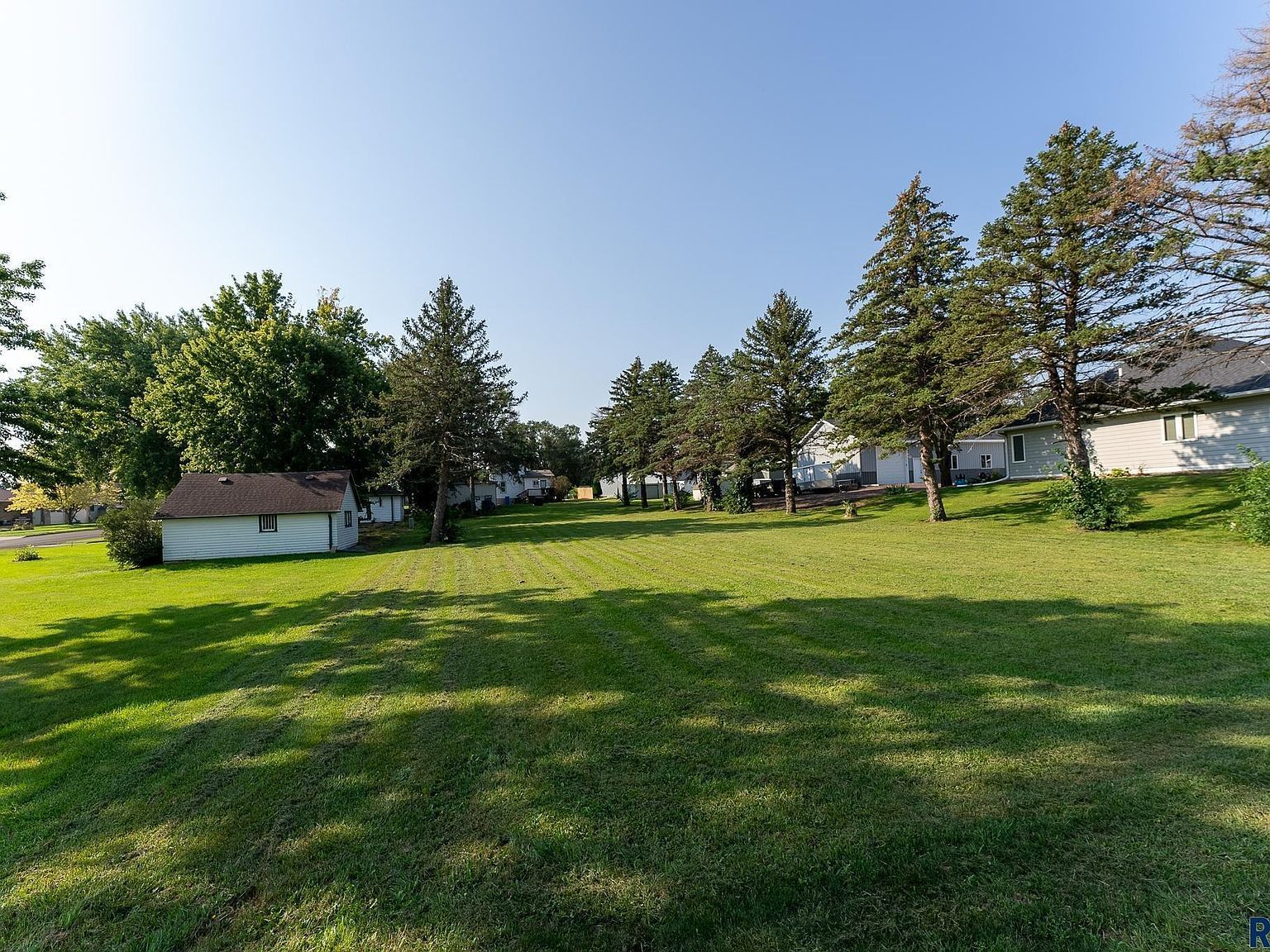 E Boynton Ave Lennox, SD 57039 - Thumbnail 5