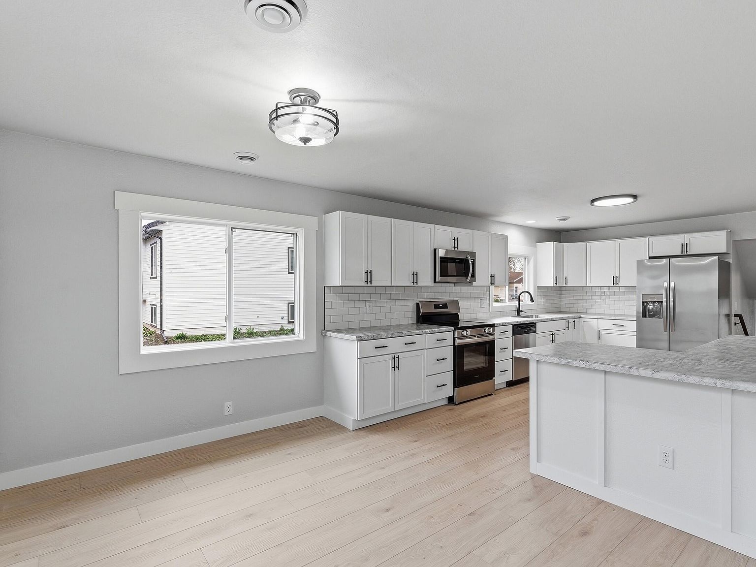 402 E 4th St Hartford, SD 57033 - Thumbnail 5