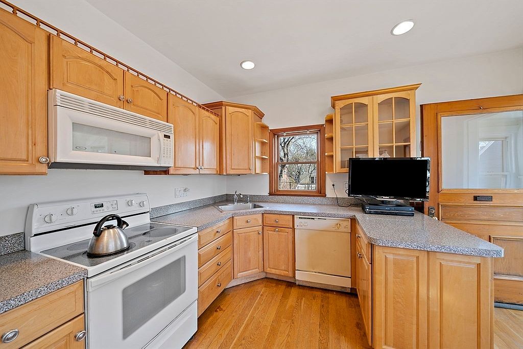 160 Glenellen Rd West Roxbury, MA 02132 - Thumbnail 5