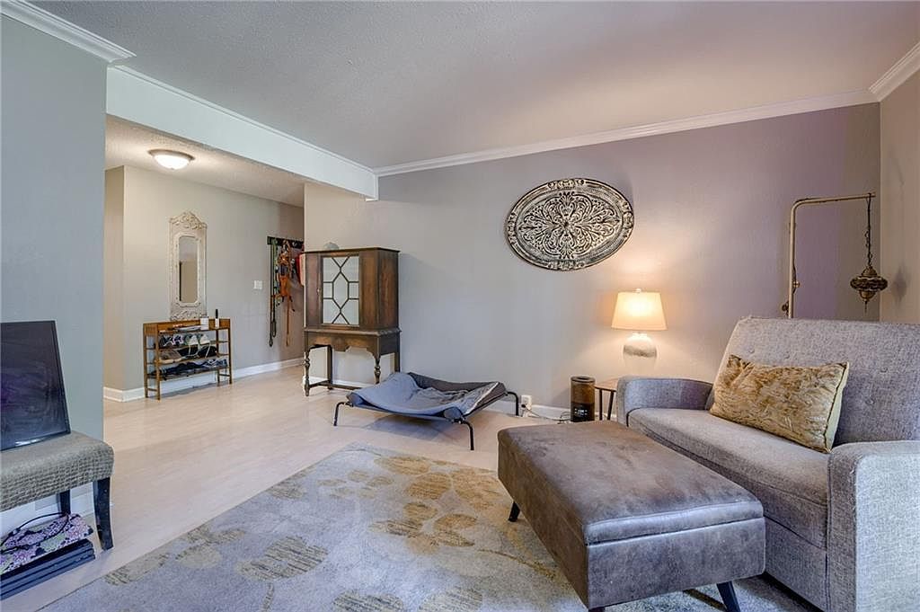 4727 Jarboe St APT 53 Kansas City, MO 64112 - Thumbnail 5