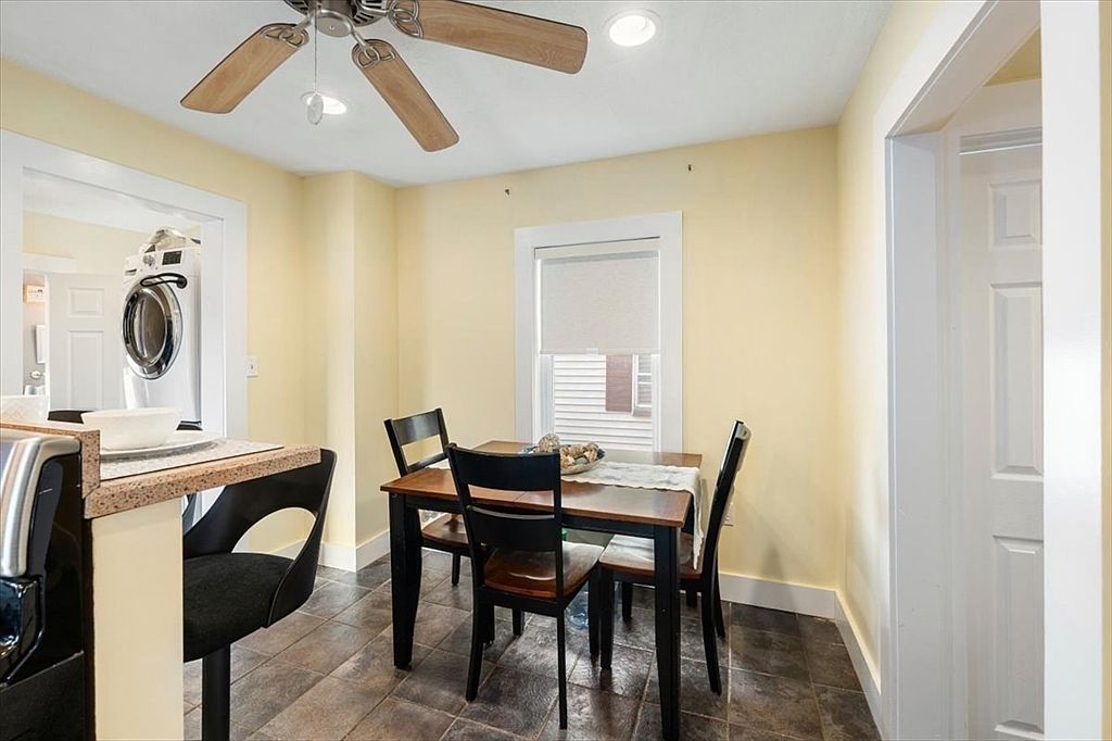 28 Everett St Woburn, MA 01801 - Thumbnail 5