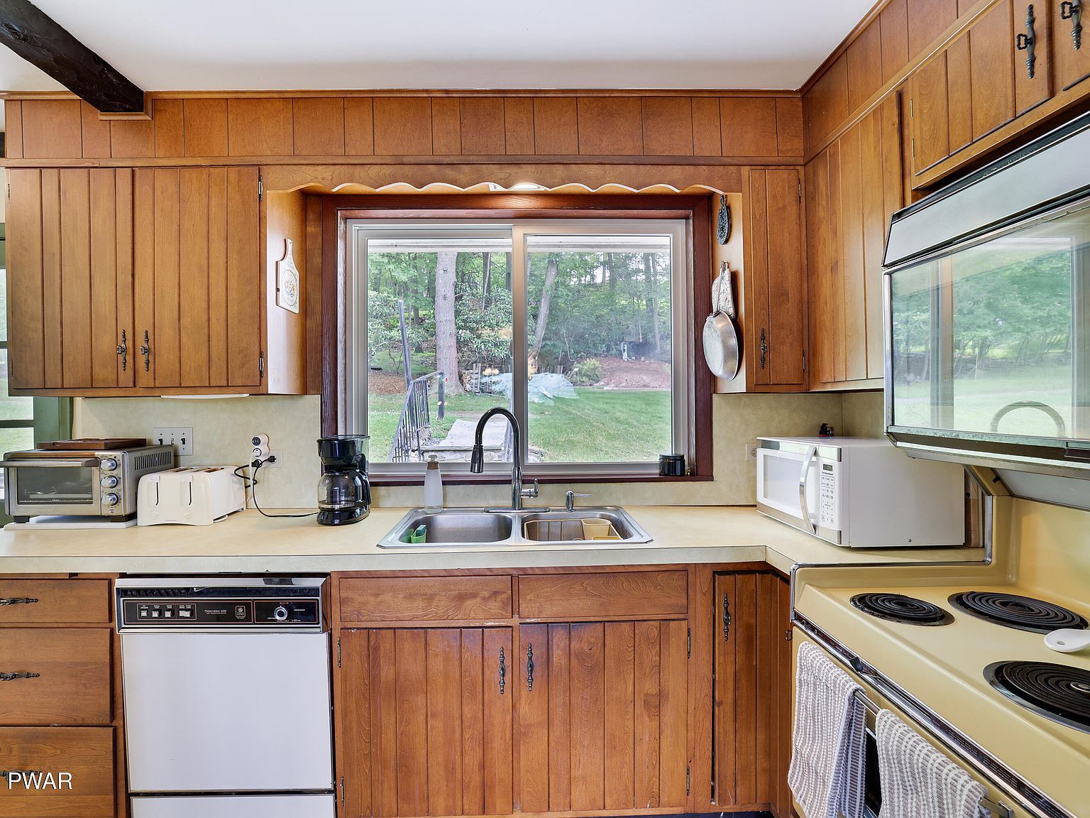 860 Route 507 Greentown, PA 18426 - Thumbnail 5