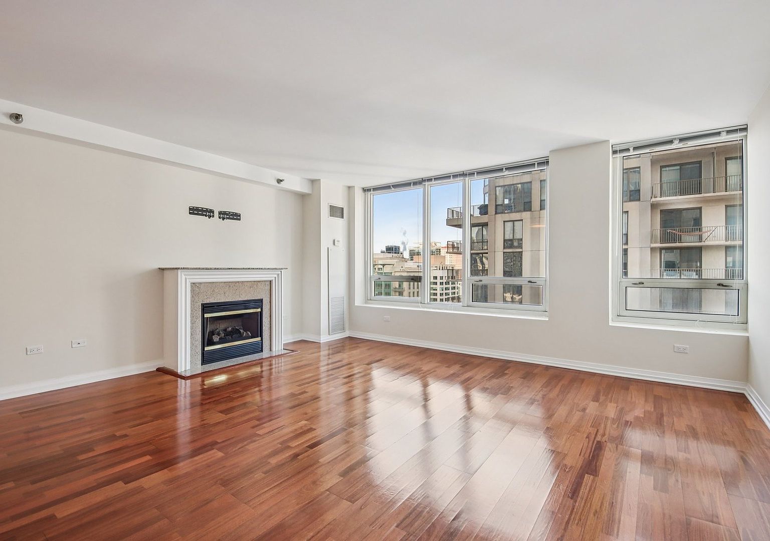 33 W Ontario St APT 25H Chicago, IL 60654 - Thumbnail 5