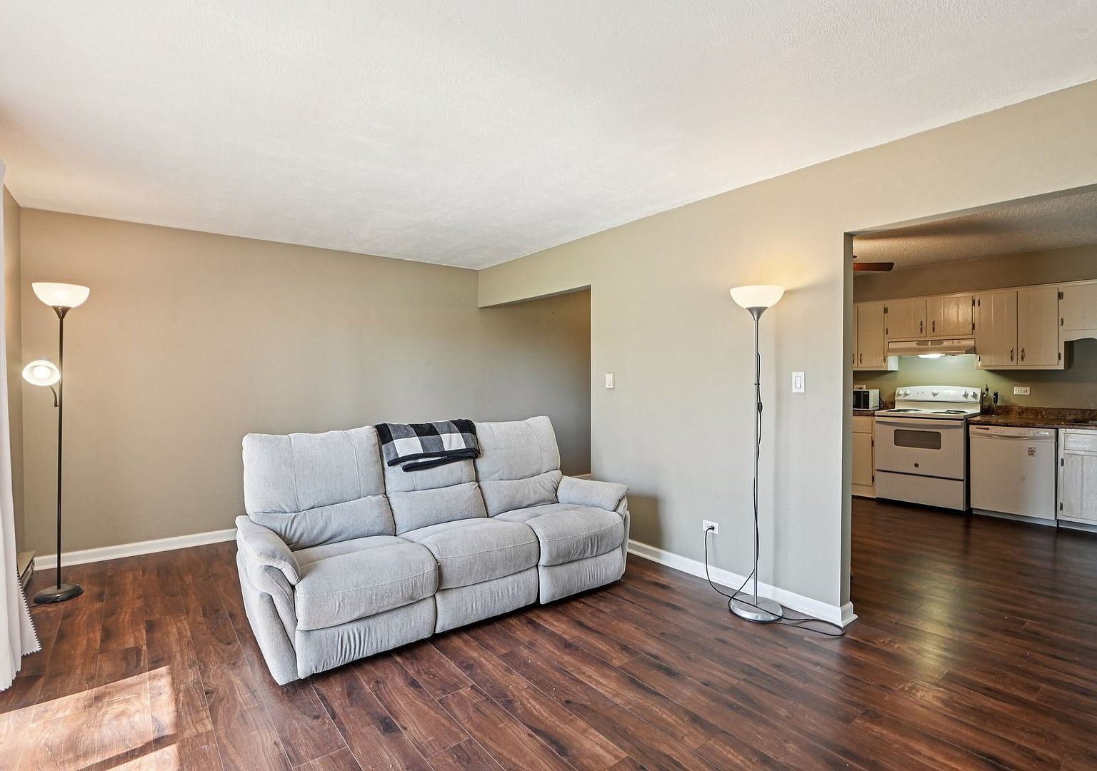 220 Madison St Unit 2A Joliet, IL 60435 - Thumbnail 5