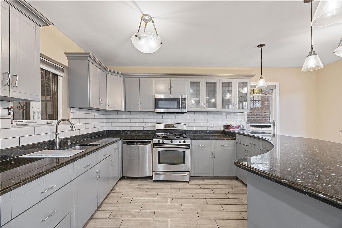 3607 Irwin Ave Bronx, NY 10463 - Thumbnail 5