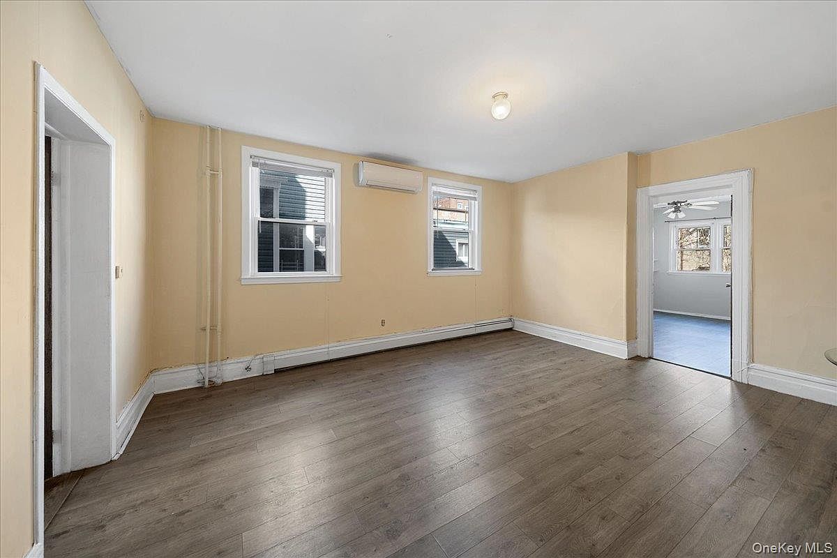 104 Waring Pl Yonkers, NY 10703 - Thumbnail 5