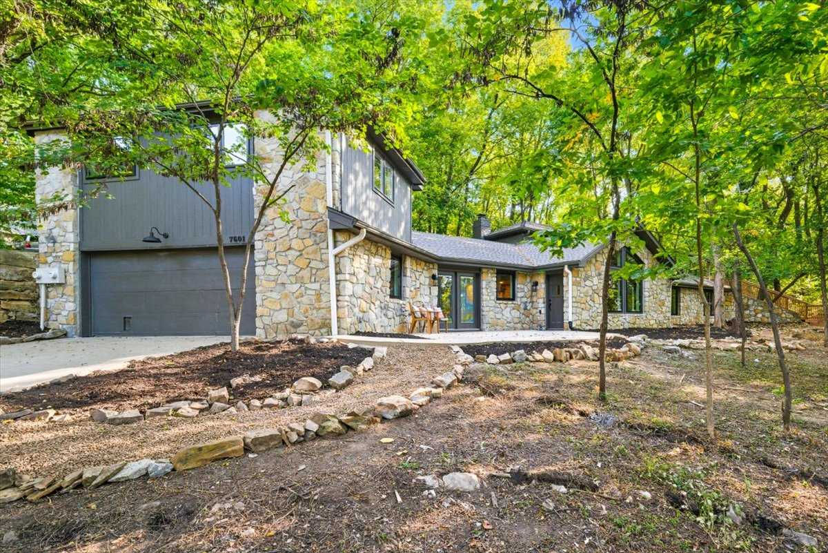 7601 E Forest Lakes Dr NW, Parkville, MO, USA, 64152 - Thumbnail 4