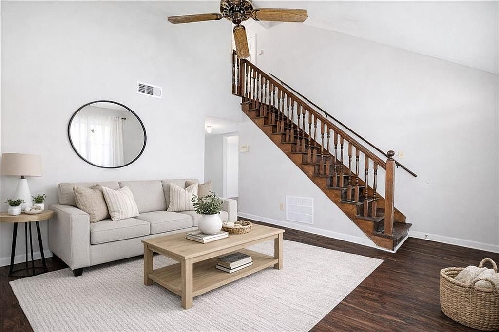 1055 Autumn Crest Ct Stone Mountain, GA 30083 - Thumbnail 5