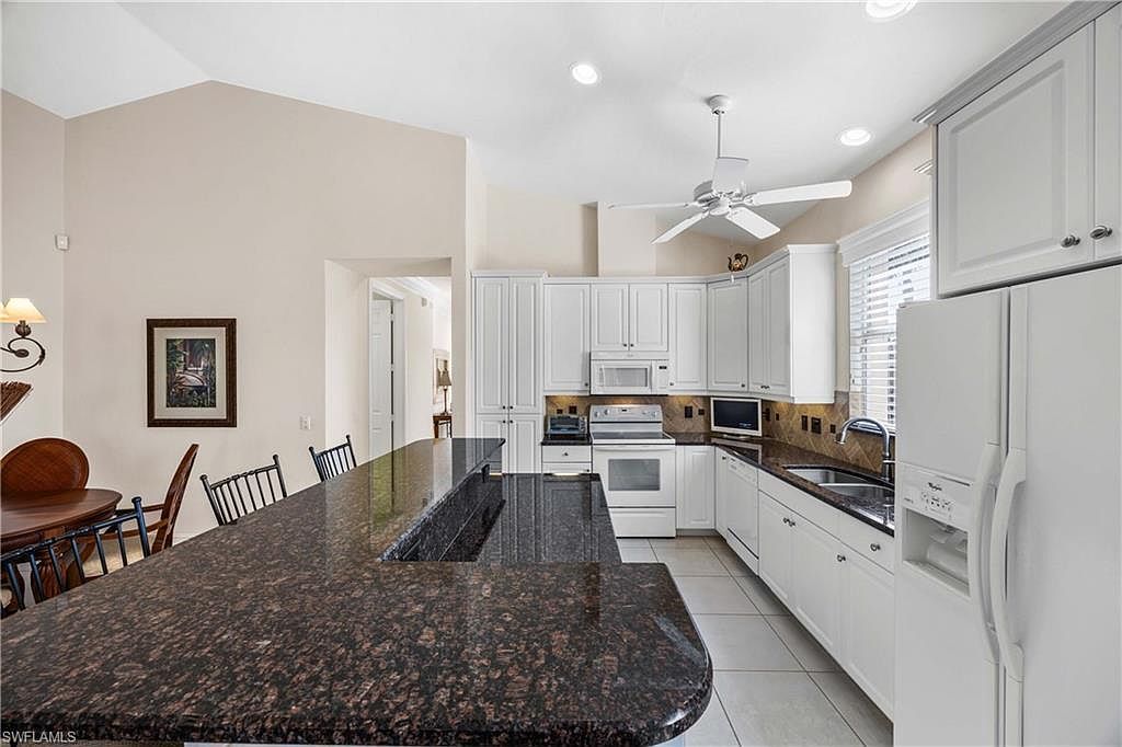 691 92nd Ave N Naples, FL 34108 - Thumbnail 5