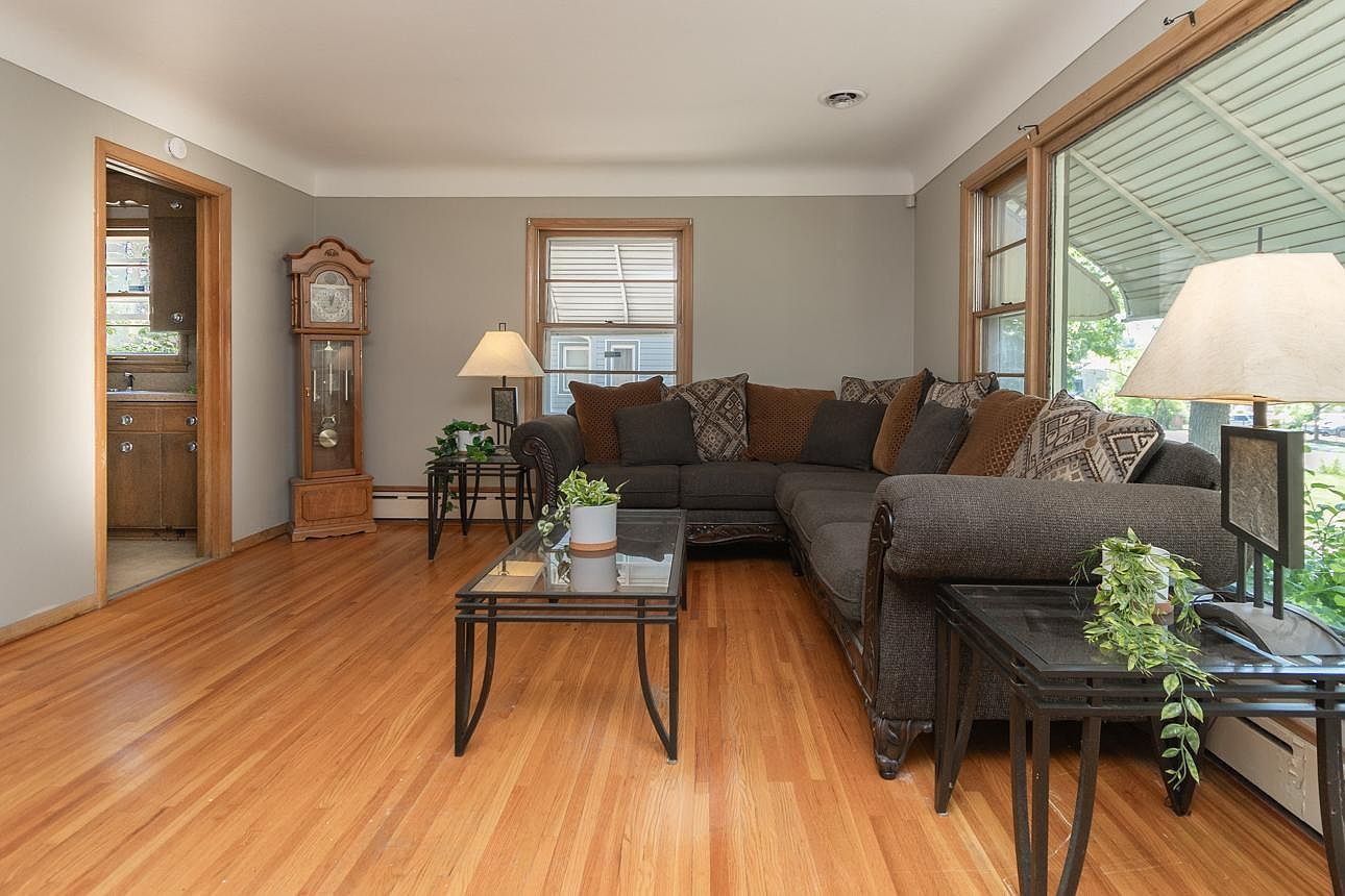 1751 Larpenteur Ave E Maplewood, MN 55109 - Thumbnail 5