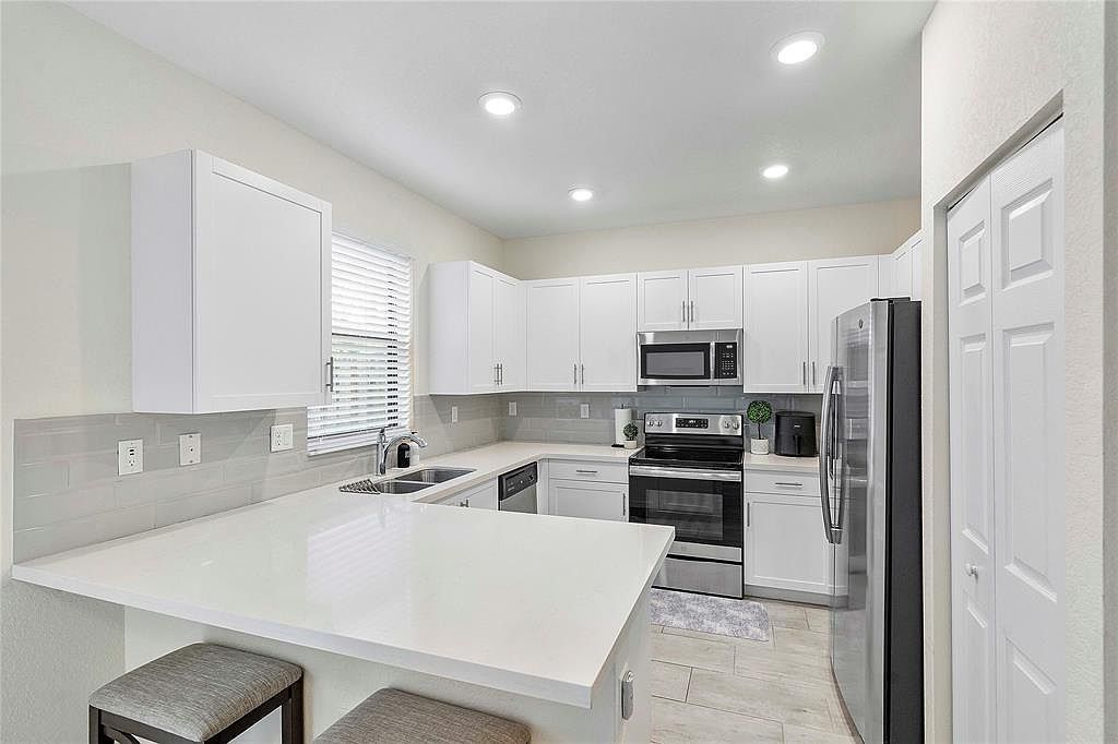 4990 Loebner Ter Davie, FL 33314 - Thumbnail 5