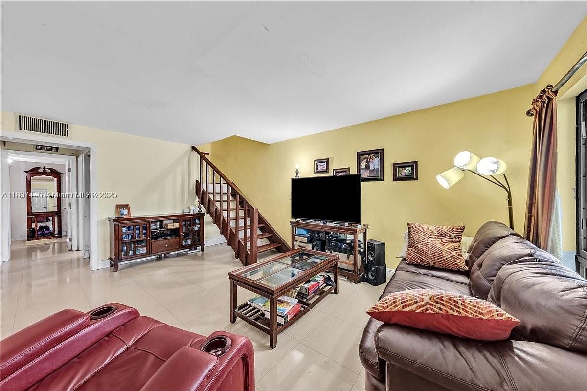 5287 NW 193rd Ln Opa Locka, FL 33055 - Thumbnail 5