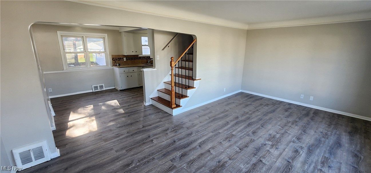 9516 Alexander Rd, Garfield Heights, OH, 44125 - Thumbnail 5