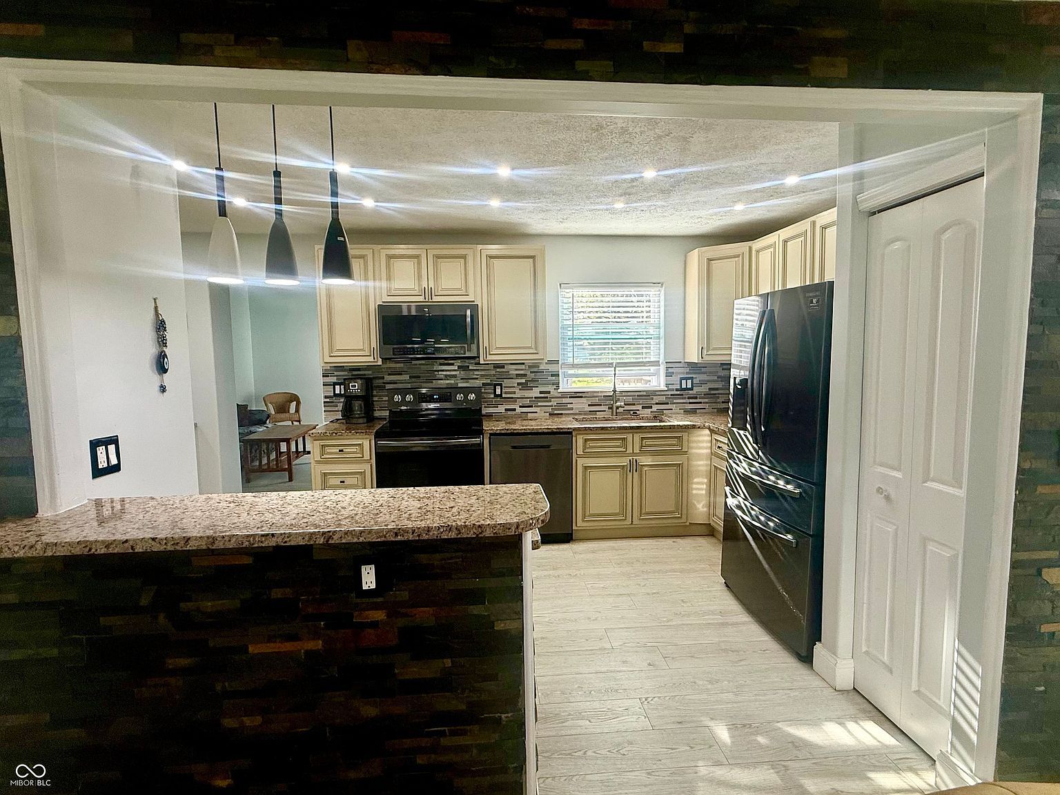 9530 N Park Ave Indianapolis, IN 46240 - Thumbnail 5