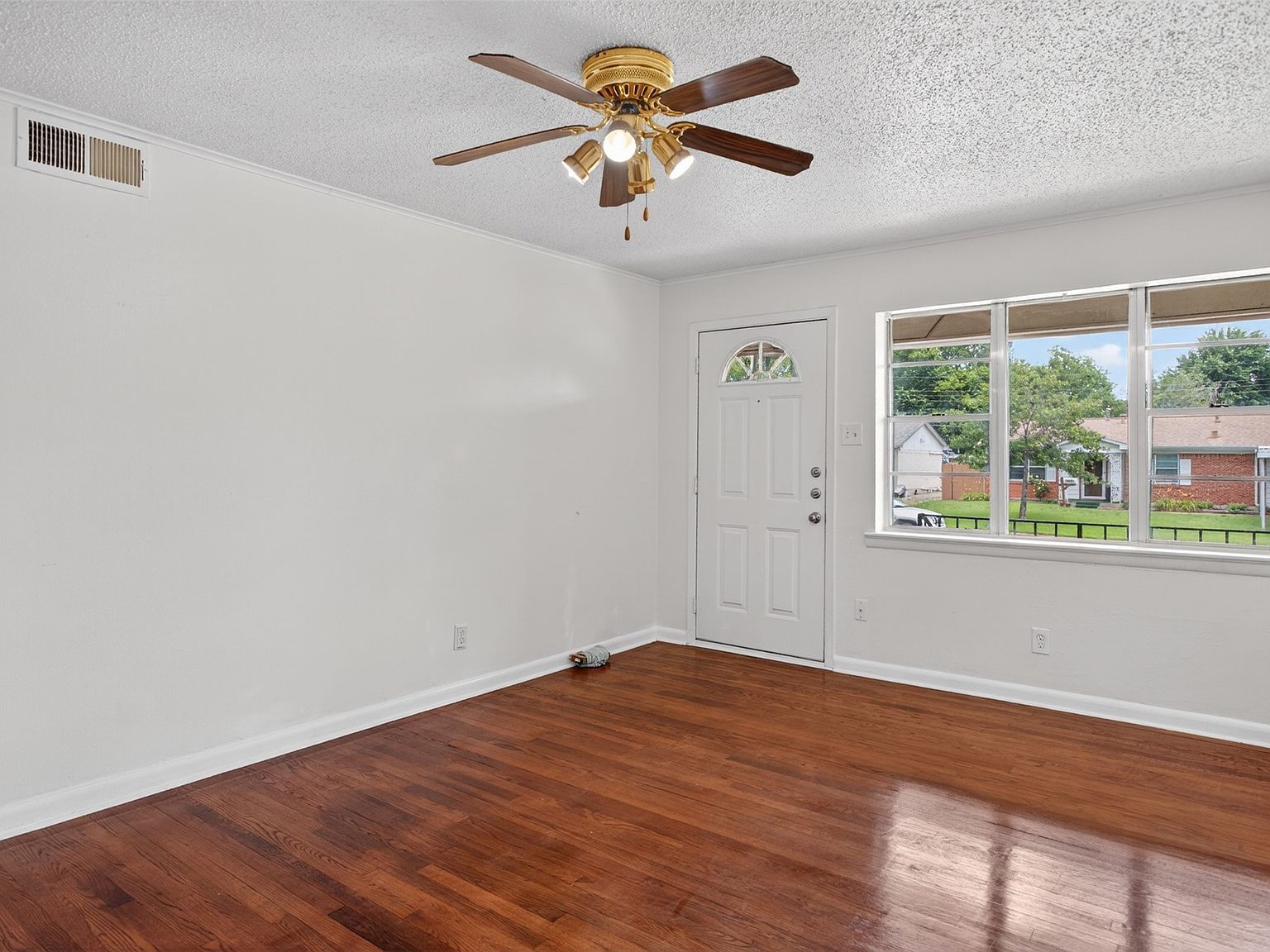 1619 Longview St Mesquite, TX 75149 - Thumbnail 5