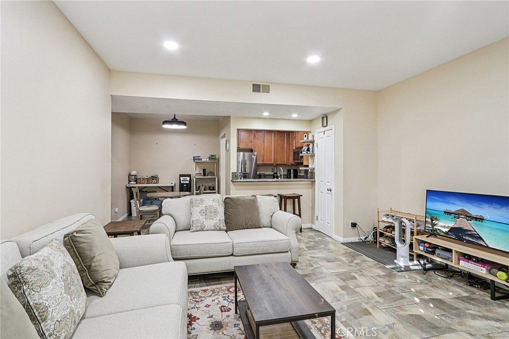 24111 Del Monte Dr UNIT 3 Santa Clarita, CA 91355 - Thumbnail 5