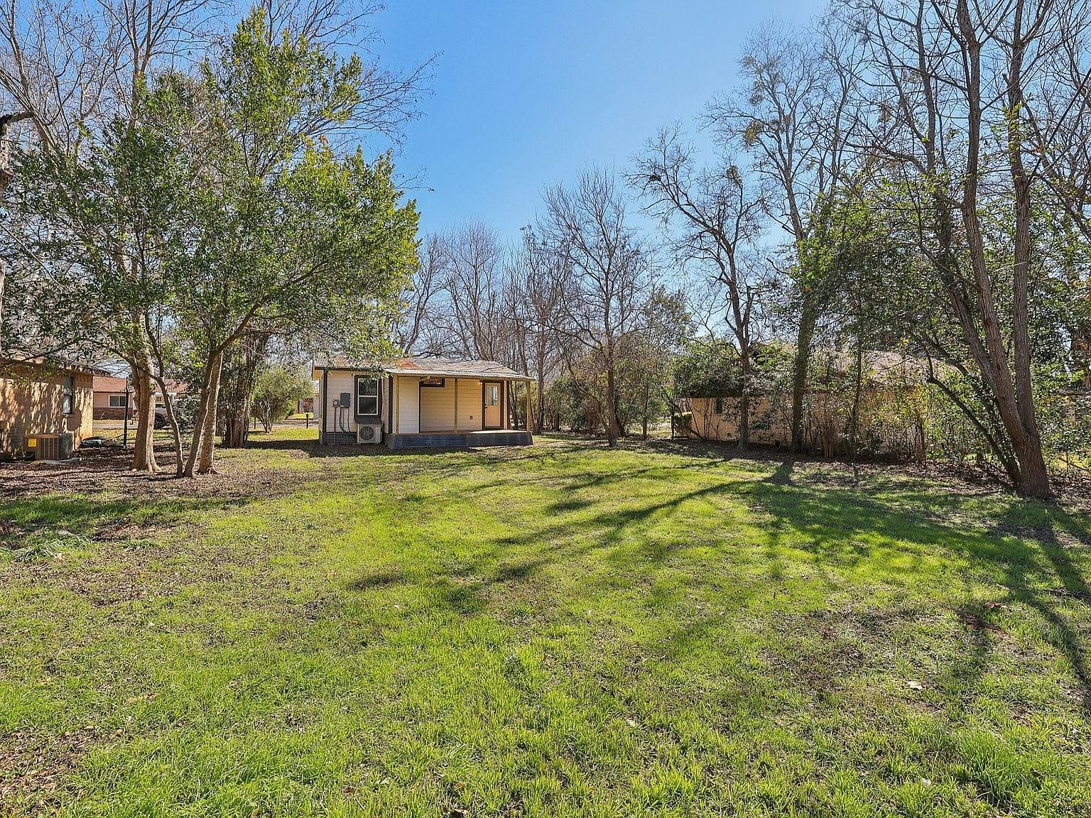 304 Harris St Smithville, TX 78957 - Thumbnail 5