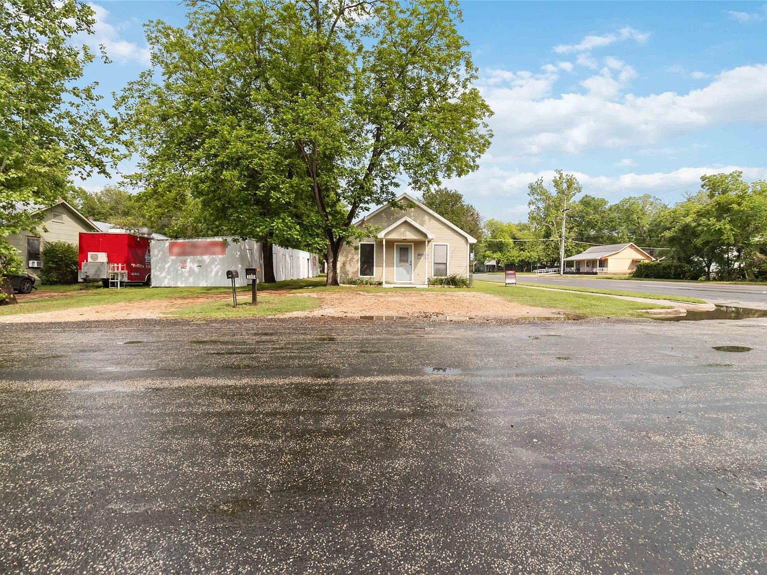 300 Bishop St Smithville, TX 78957 - Thumbnail 5