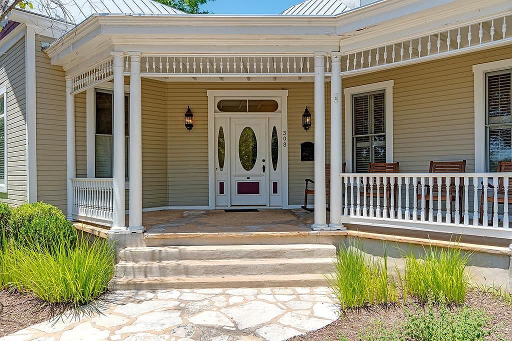 308 E Travis St Fredericksburg, TX 78624 - Thumbnail 5