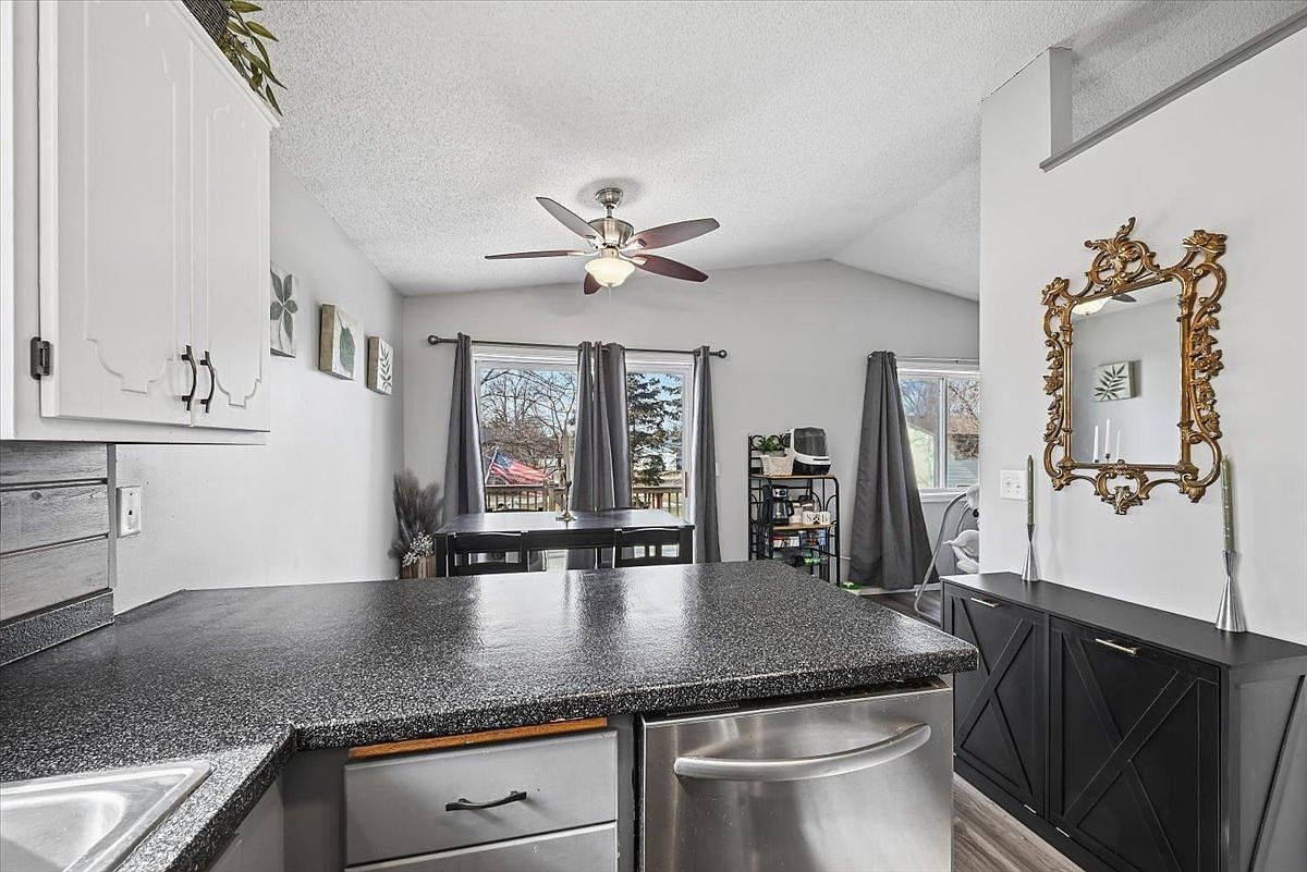 8768 Moorhouse Ave Clear Lake, MN 55319 - Thumbnail 5