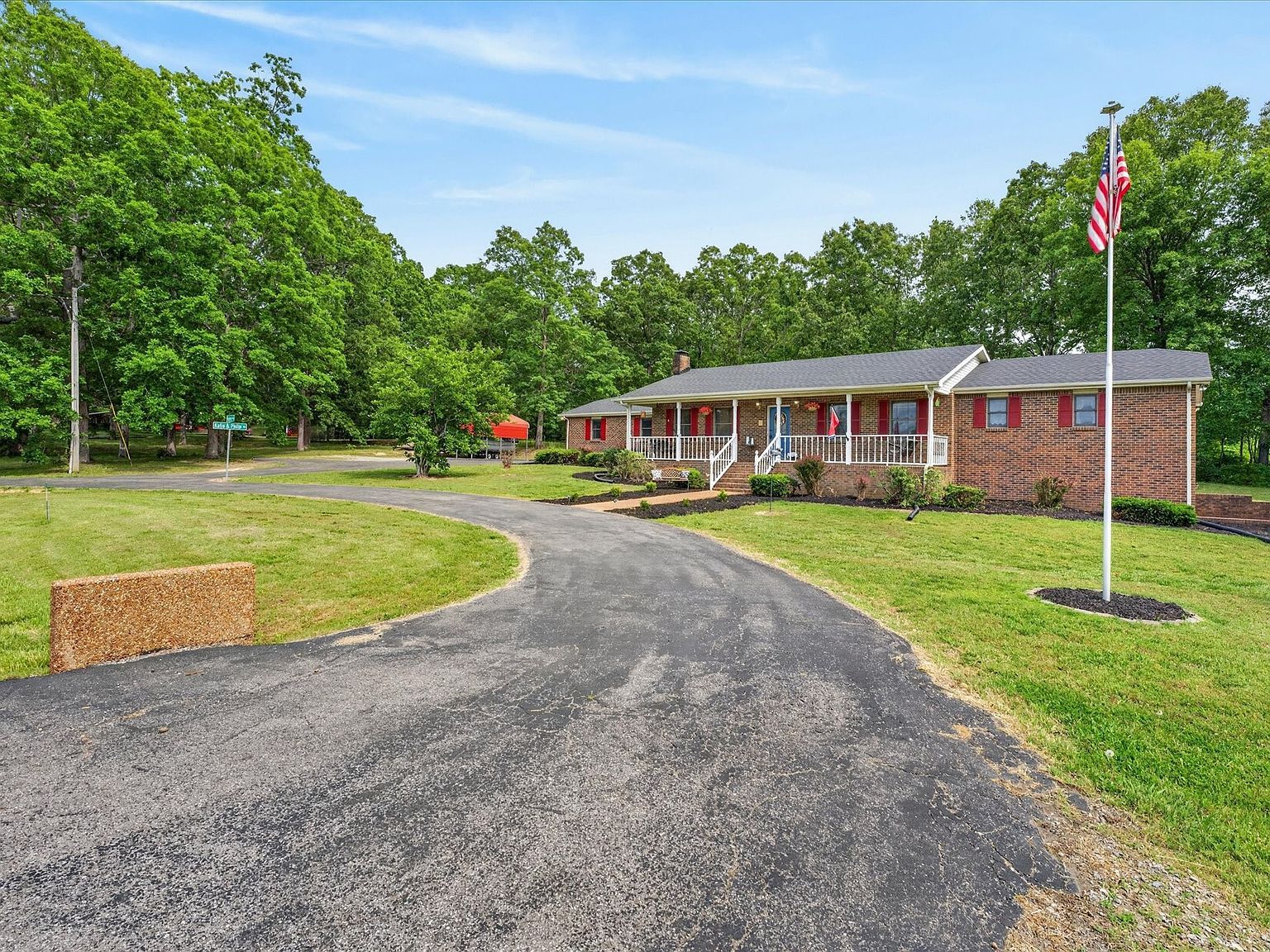 1649 N Main St Tennessee Ridge, TN 37178 - Thumbnail 5