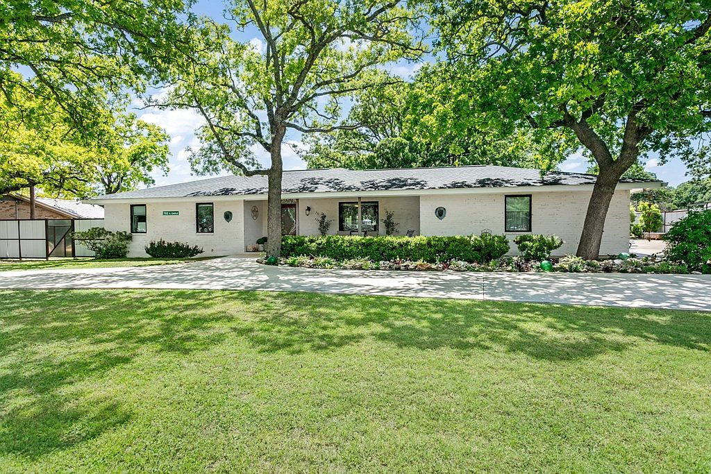 702 S Eagle St Fredericksburg, TX 78624 - Thumbnail 5