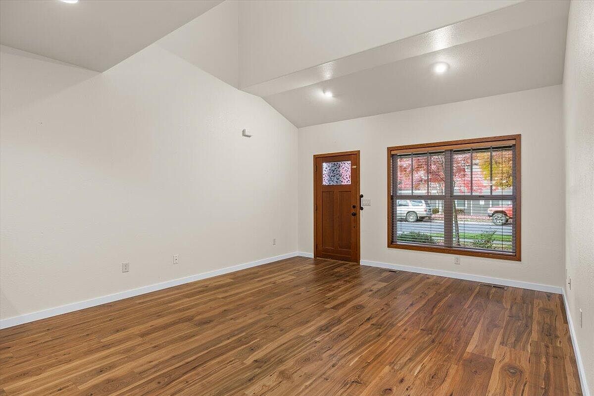 3134 Alameda St Medford, OR 97504 - Thumbnail 5