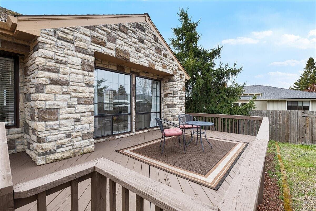 3208 Burton Dr Medford, OR 97504 - Thumbnail 5