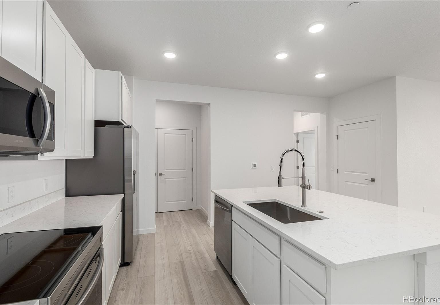 6153 N Ceylon St Building 3-303 Denver, CO 80249 - Thumbnail 5