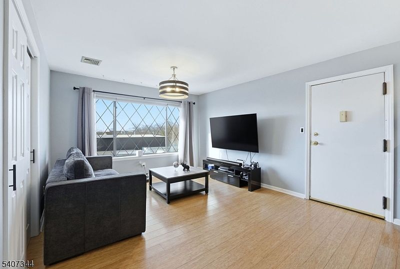 192 Burnett Ave APT 15 Maplewood, NJ 07040 - Thumbnail 5
