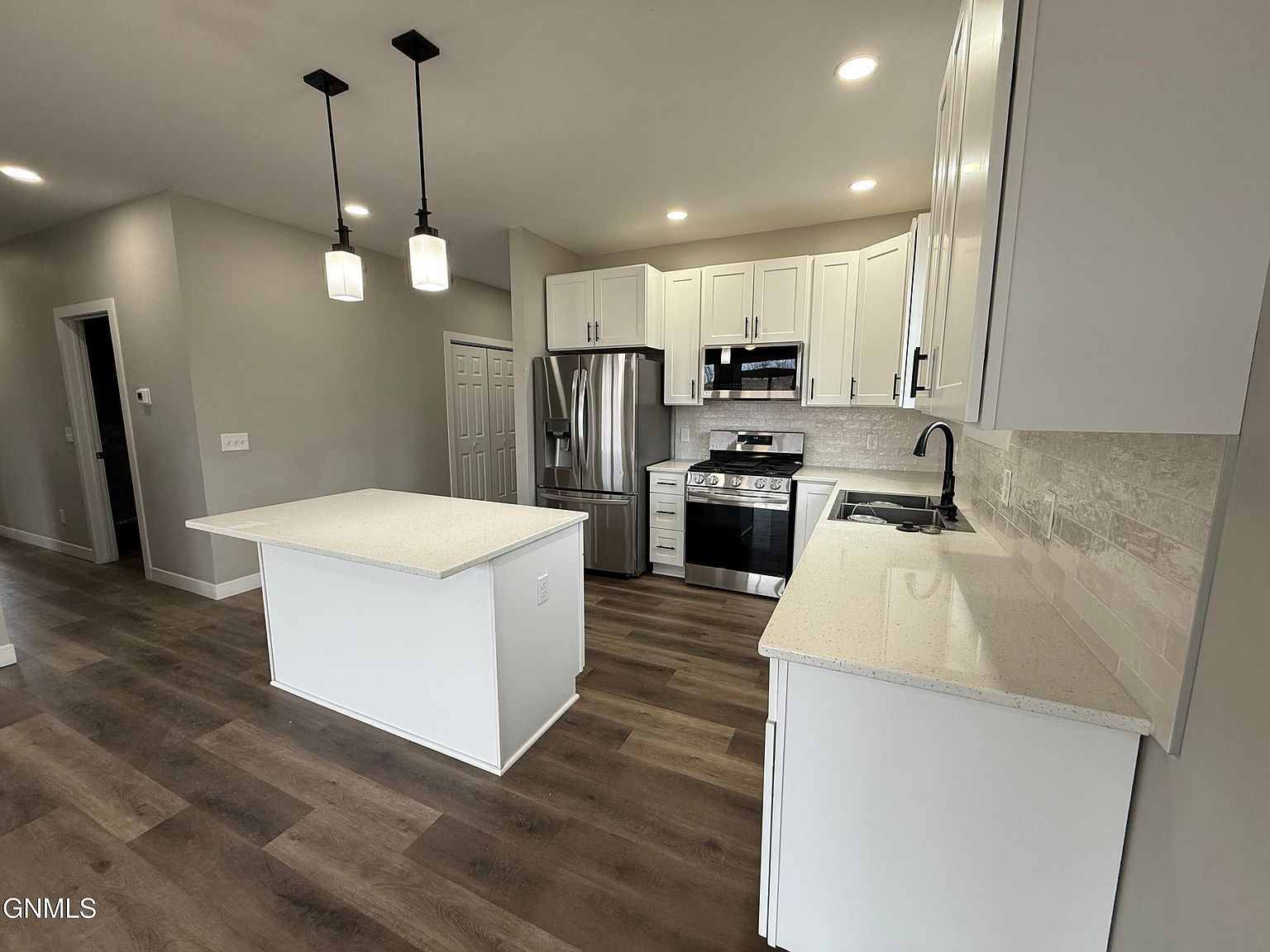 1404 Redtail Rd Watford City, ND 58854 - Thumbnail 5