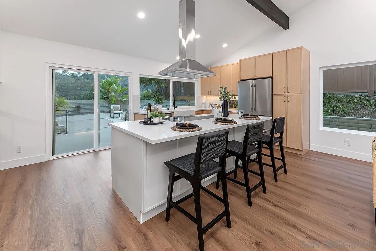 5522 Bloch St San Diego, CA 92122 - Thumbnail 5