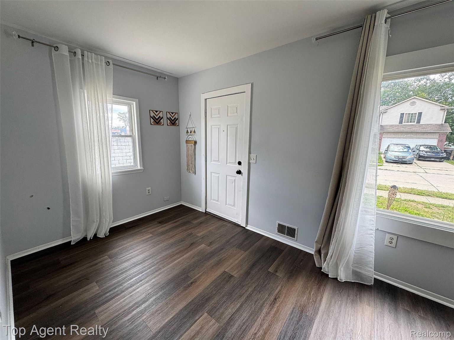 27028 Barrington St Madison Heights, MI 48071 - Thumbnail 5