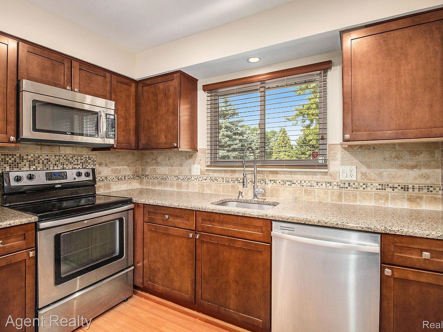 3990 Old Creek Rd Troy, MI 48084 - Thumbnail 5