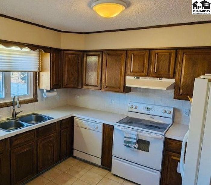 4108 Sherwood Dr Hutchinson, KS 67502 - Thumbnail 5