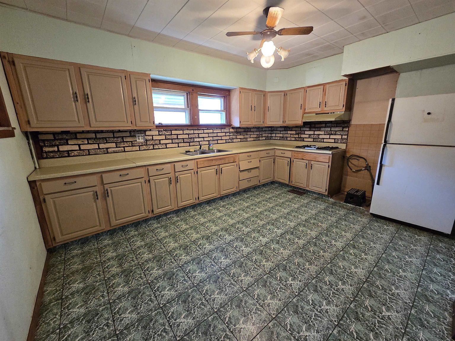 2533 Elm St Dubuque, IA 52001 - Thumbnail 5