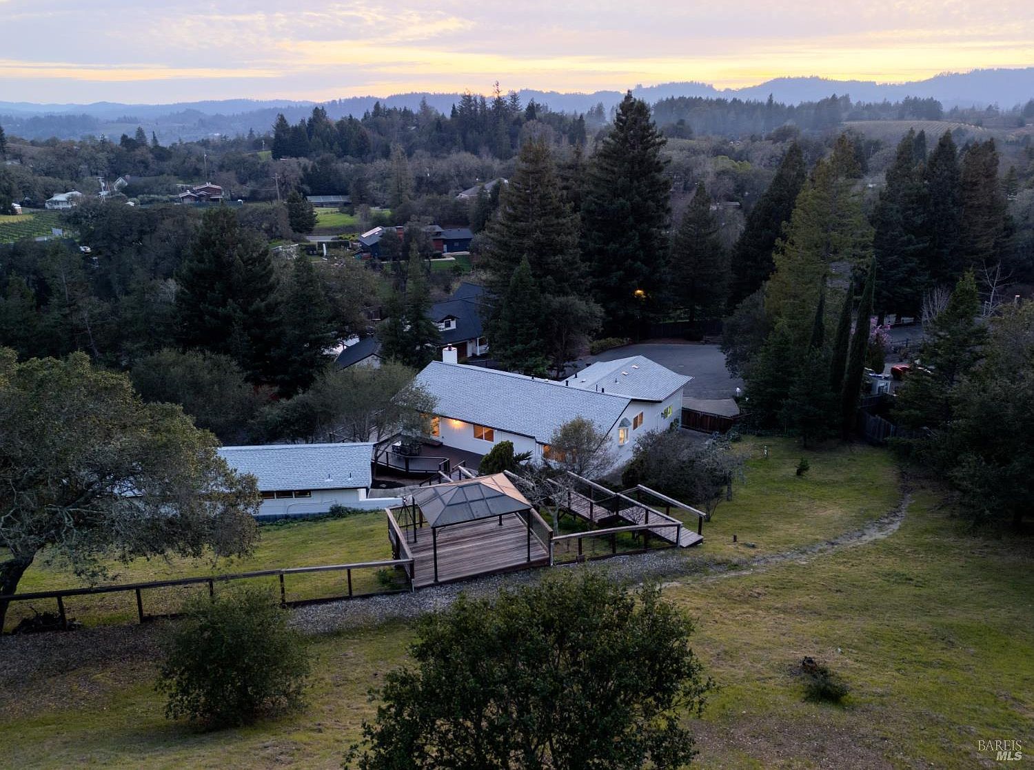 210 Burgundy Rd Healdsburg, CA 95448 - Thumbnail 5