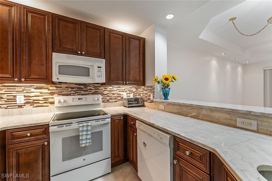 15250 Riverbend Blvd APT 101 North Fort Myers, FL 33917 - Thumbnail 5