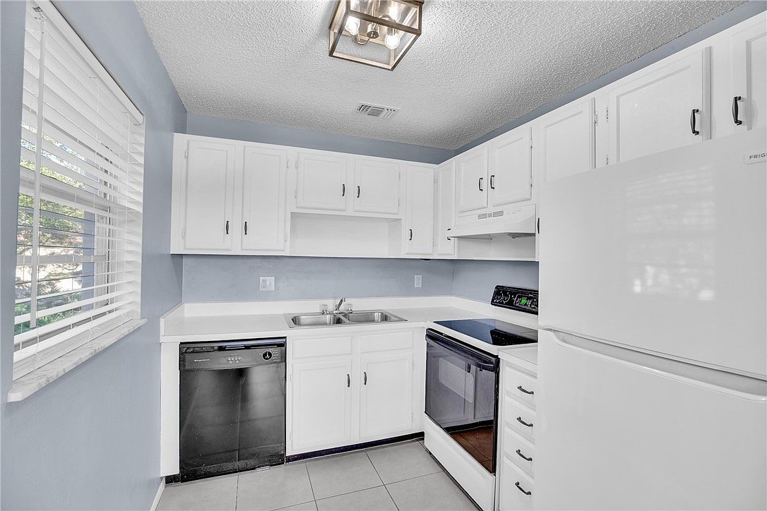 105 Spring Lake Ct APT 203 Vero Beach, FL 32962 - Thumbnail 5