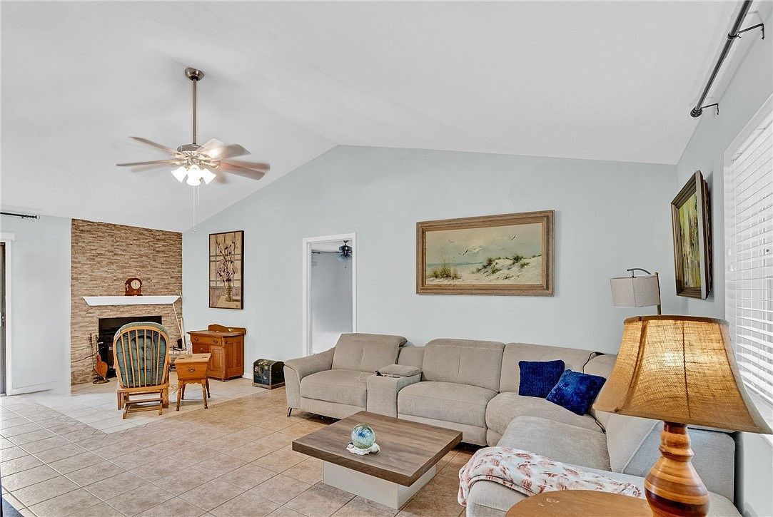 1939 77th Dr #2B Vero Beach, FL 32966 - Thumbnail 5