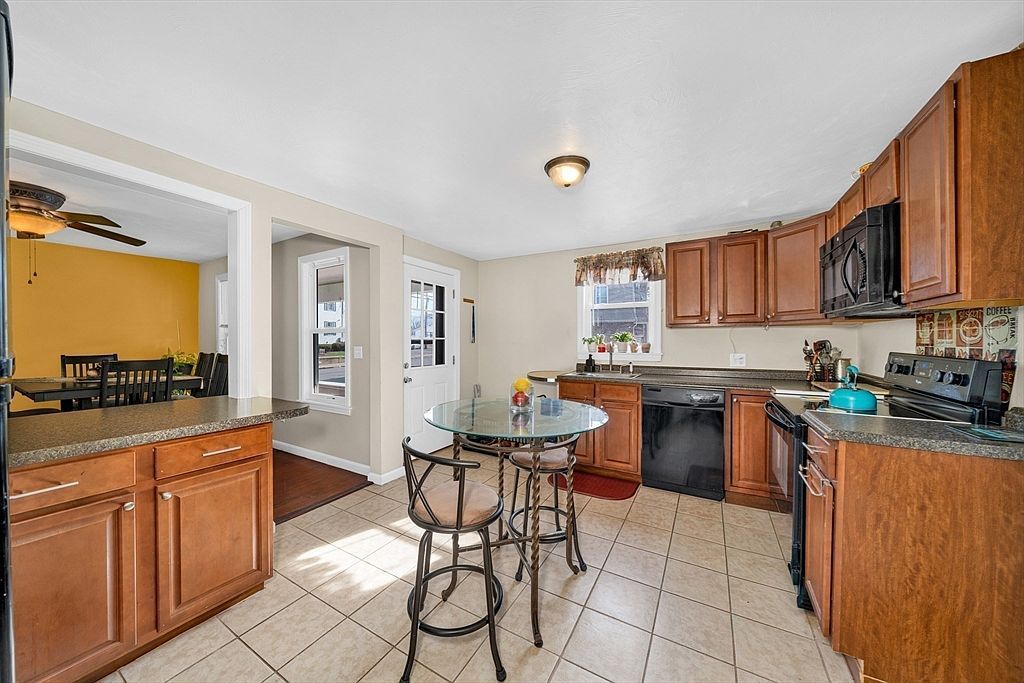 107 Apsley St Hudson, MA 01749 - Thumbnail 5